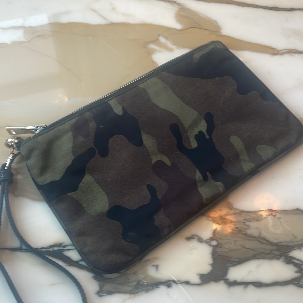 Prada wristlet. In new condition - Picture 2 of 4
